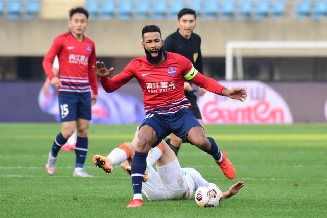 星空体育官网-【中超】大摩托复出失良机 重庆0比0武汉仅5脚射正