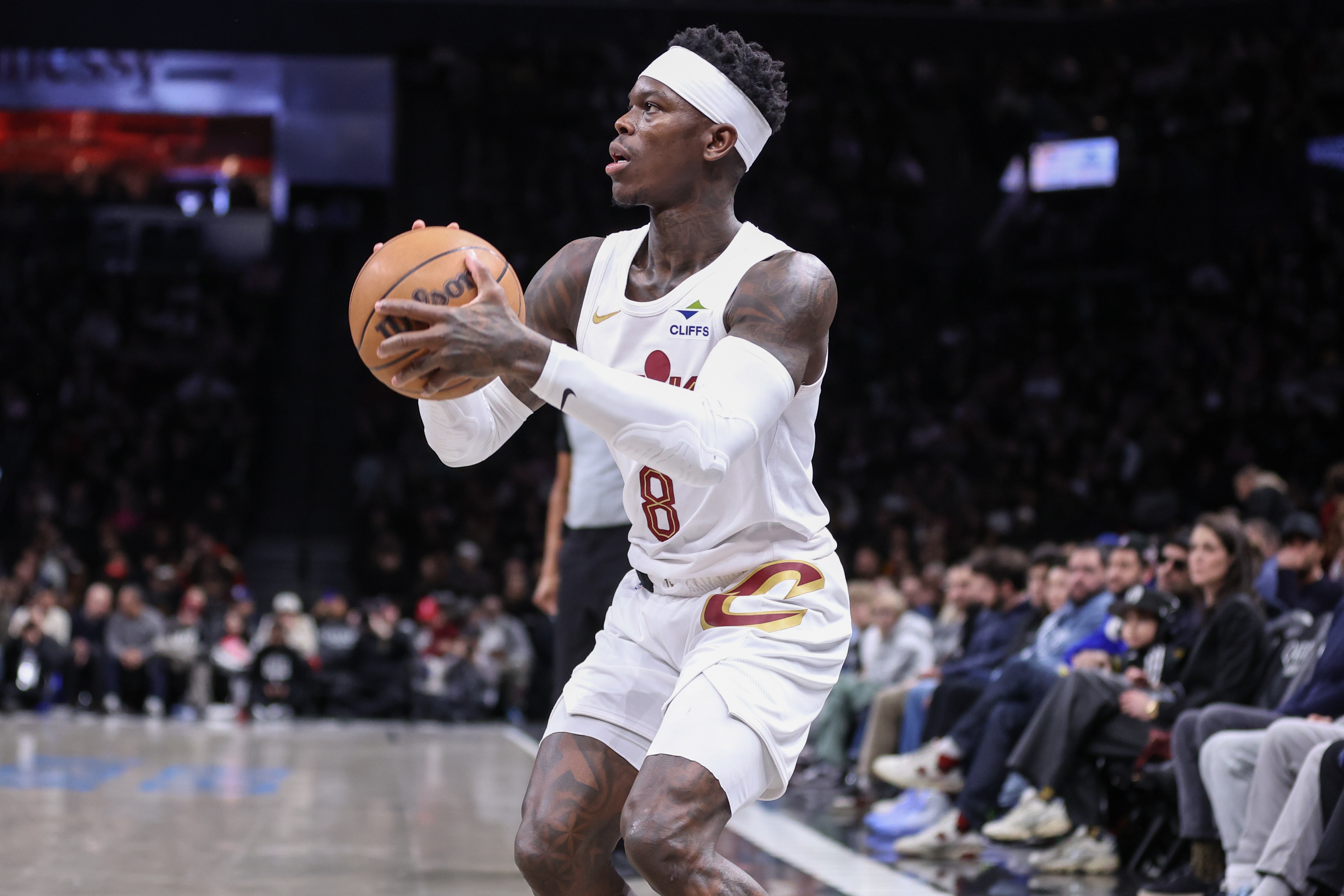 星空体育官网-帕森斯：季后赛哈登&amp;米切尔被限制时 施罗德能控球&amp;创造进攻机会