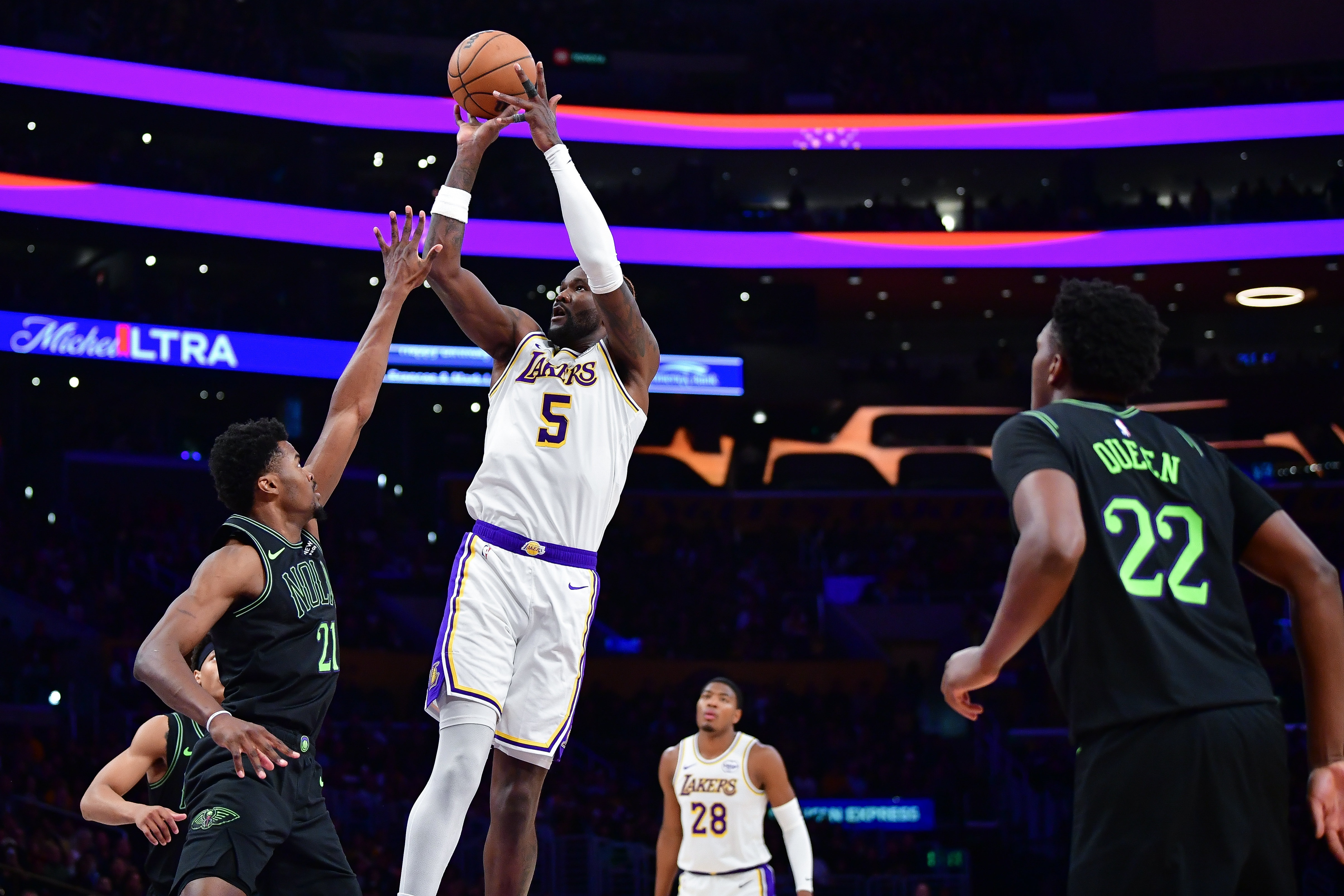 艾顿吃饱湖人胜率高！可为何连东詹都喂不饱他 截止日前如何补强