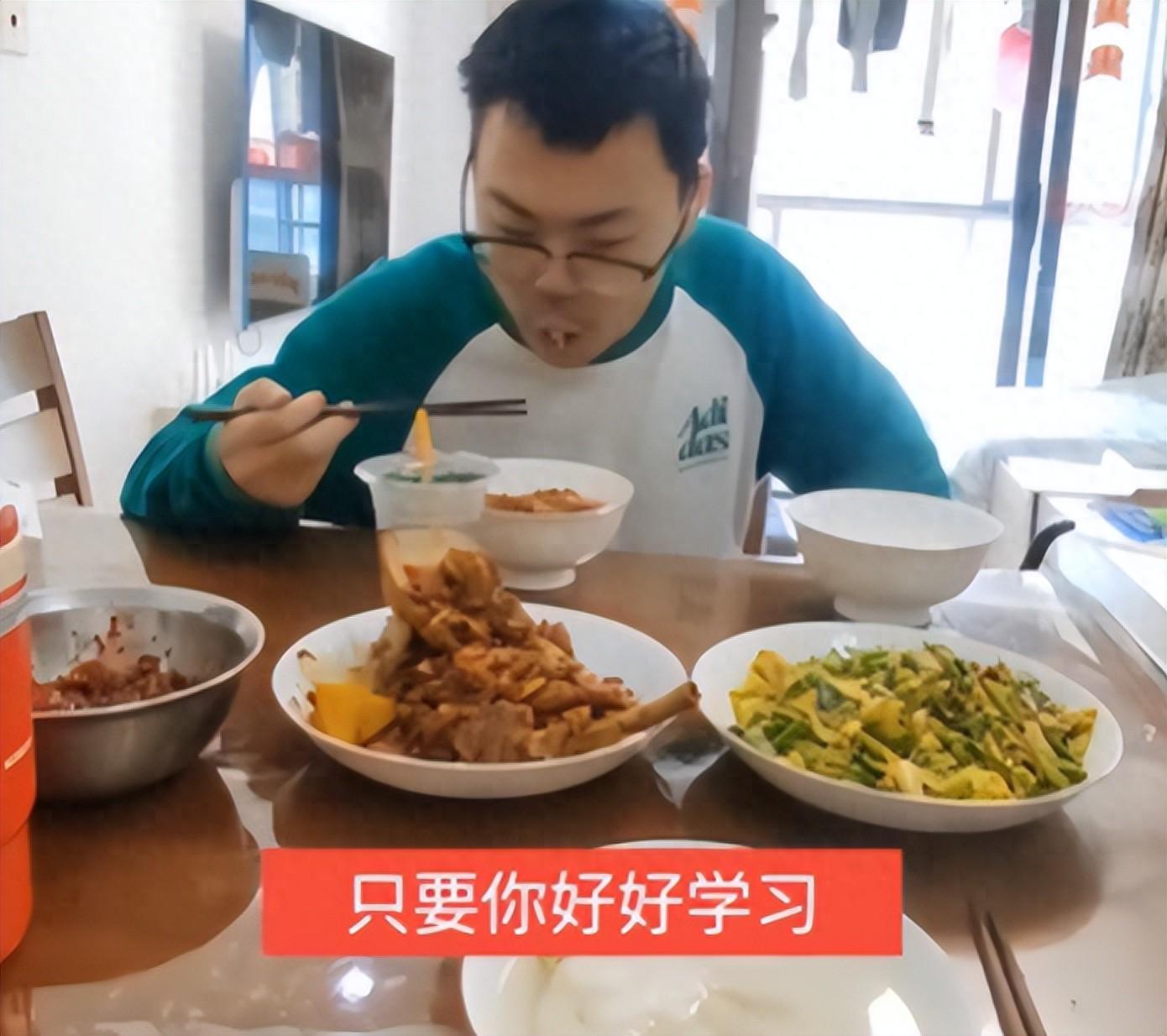 星空体育官网-“这样的外形，早恋就别想了！”母亲晒儿子照片引爆评论区。
